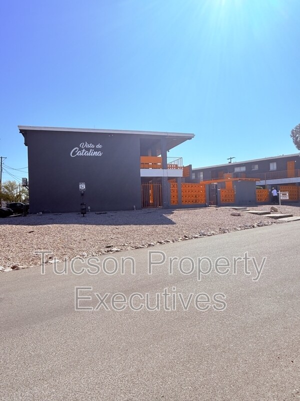 Photo - 5770 E 10th St