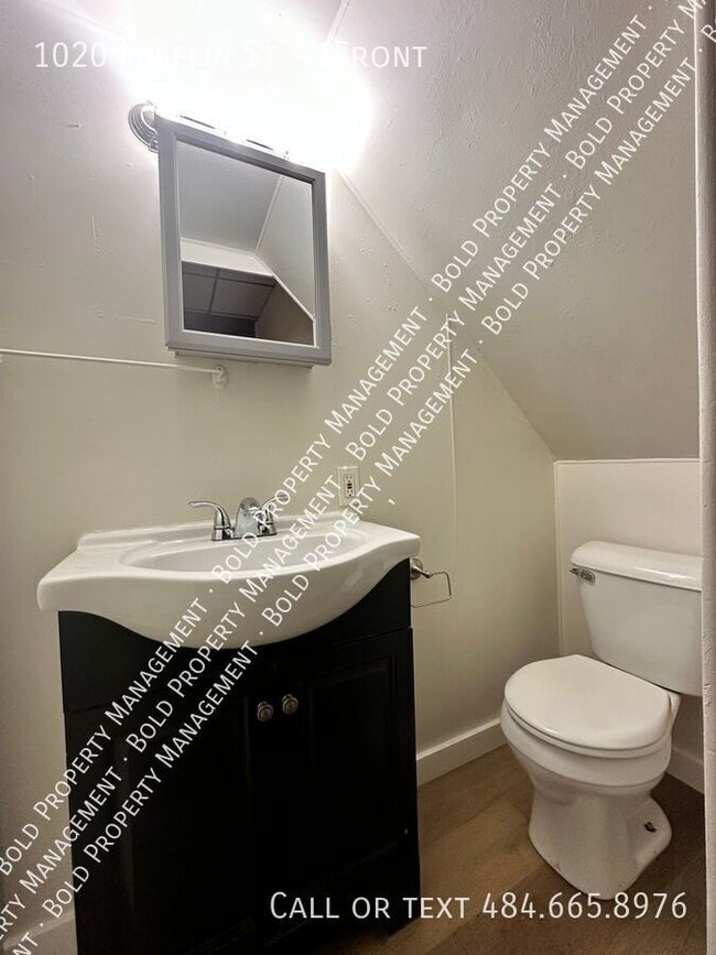 Photo - 1020 Mifflin St Unit 1Front