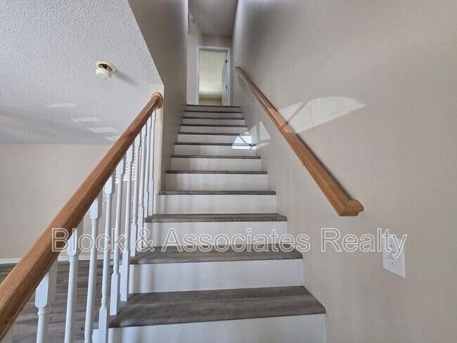 Photo - 108 Maple Grove Ct