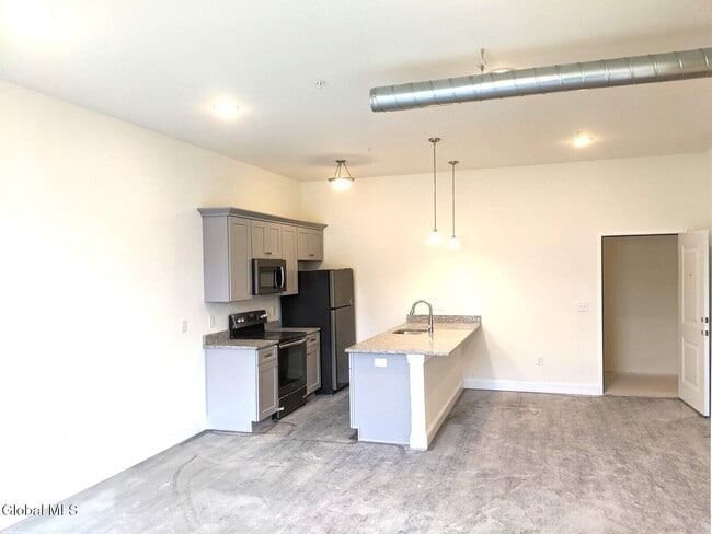 Building Photo - 12 White St Unit #22