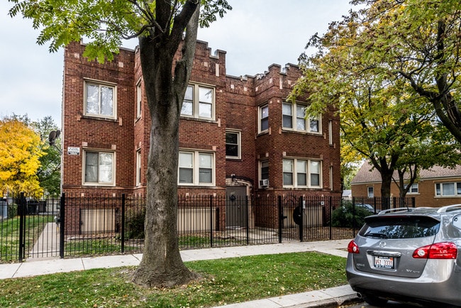 Photo - 5800-04 S Artesian Ave