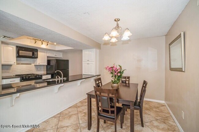 Photo - 2418 Delys St