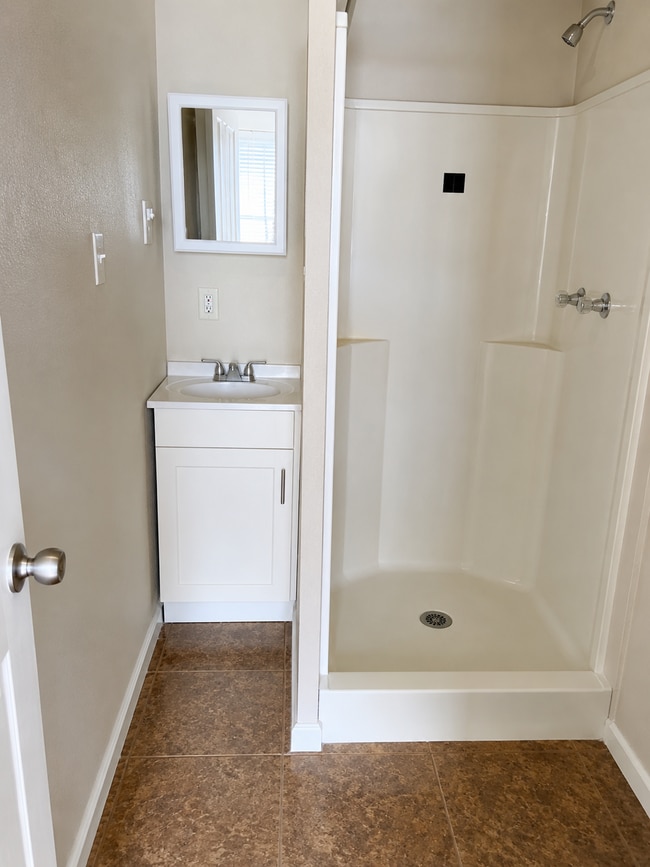 Photo - 2602 NW Commerce Cir