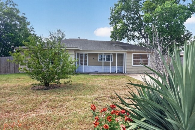 Photo - 725 Mary Lake Dr