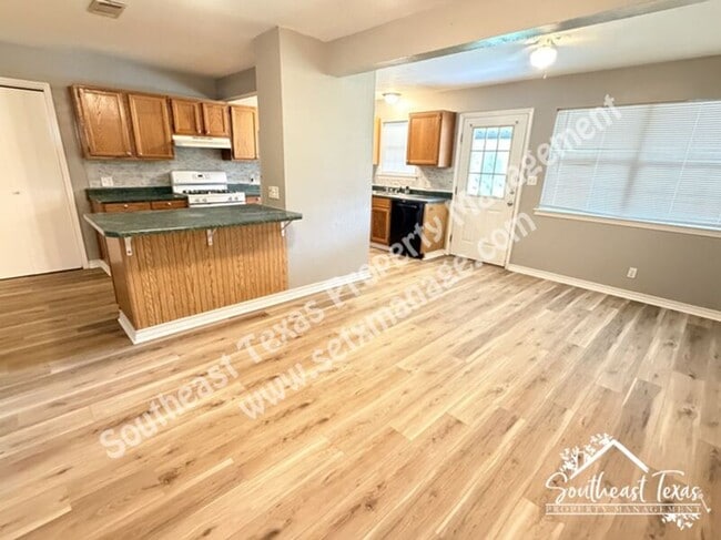 Photo - 1441 Bassett St