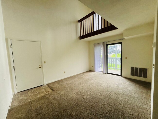 Photo - 503 Sunridge Dr
