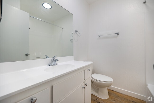 1BR, 1BA - 980SF - Bathroom