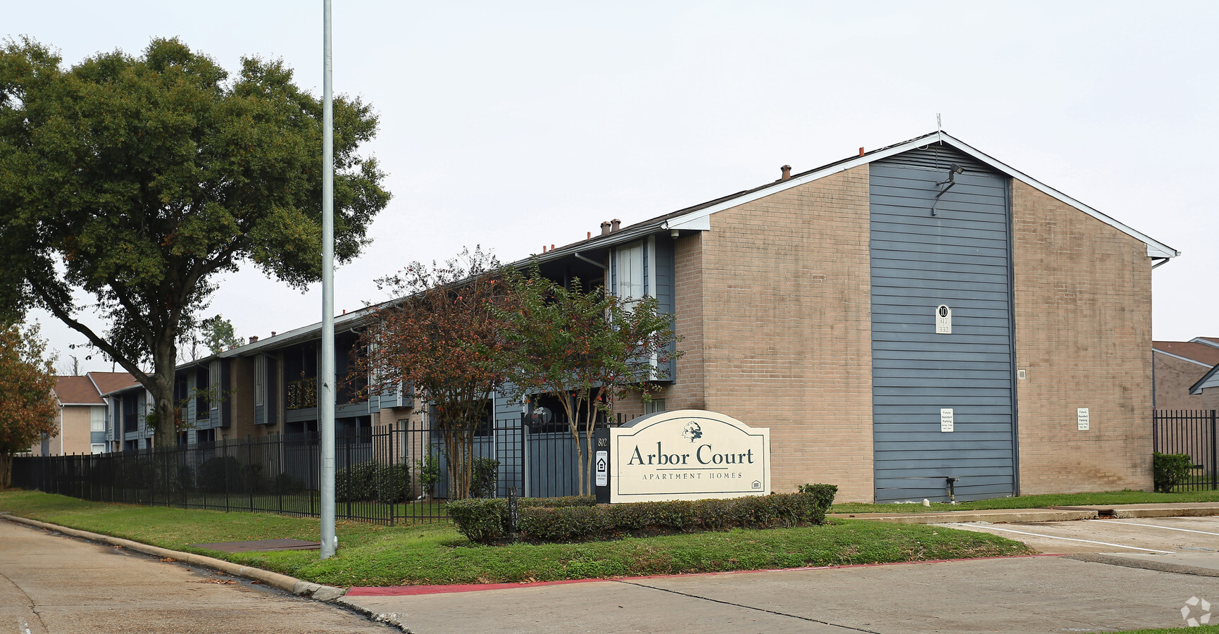 Arbor Court Apartments - Arbor Court Apartments