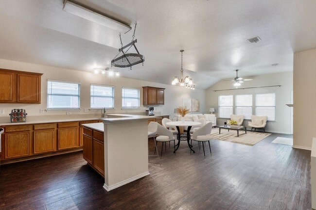 Photo - 2807 Lakefield Dr