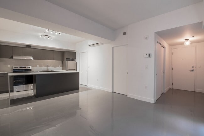 Photo - 4350 Av. de l'Hôtel-de-Ville Unit 405