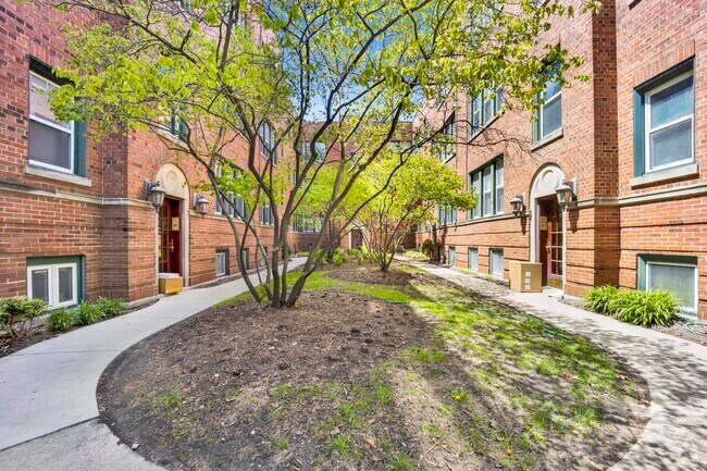 Building Photo - 2026 N Burling St Unit 307 Rental