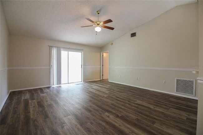 527 Emerald Cove Loop