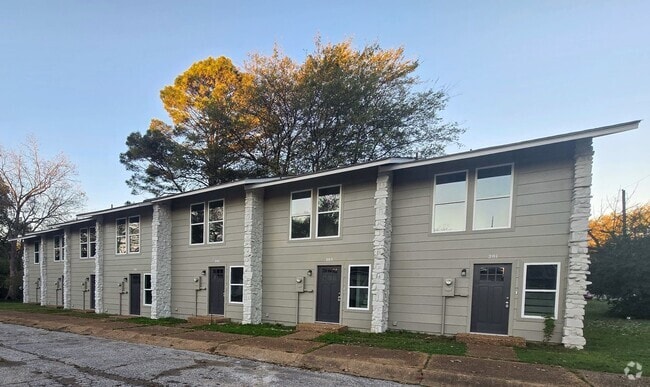 Building Photo - Newly Remodeled 2/1.5 Townhouse in Newport!