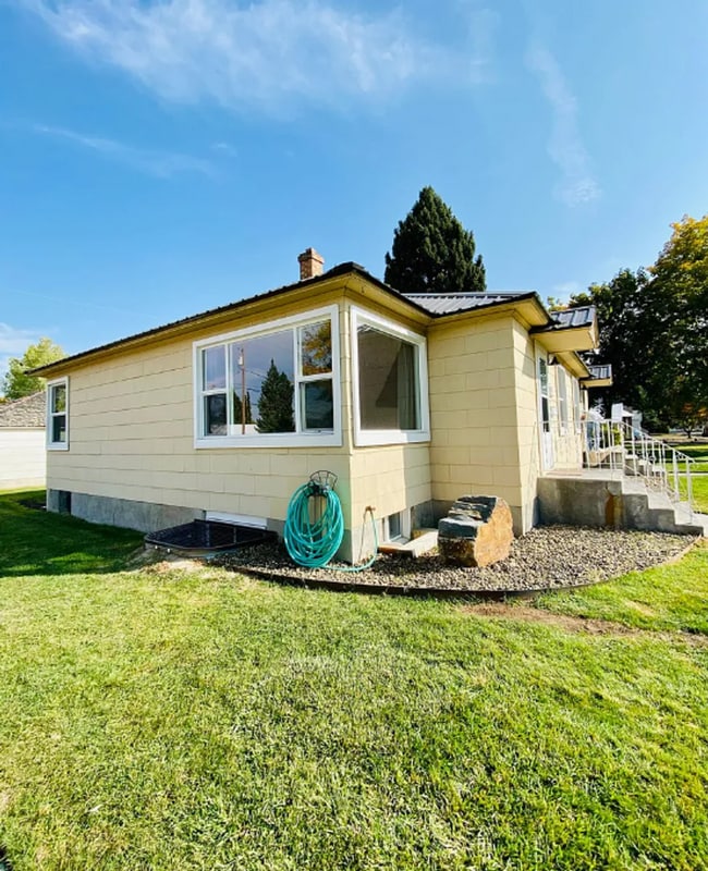 Building Photo - W701AR Unit 701 - B