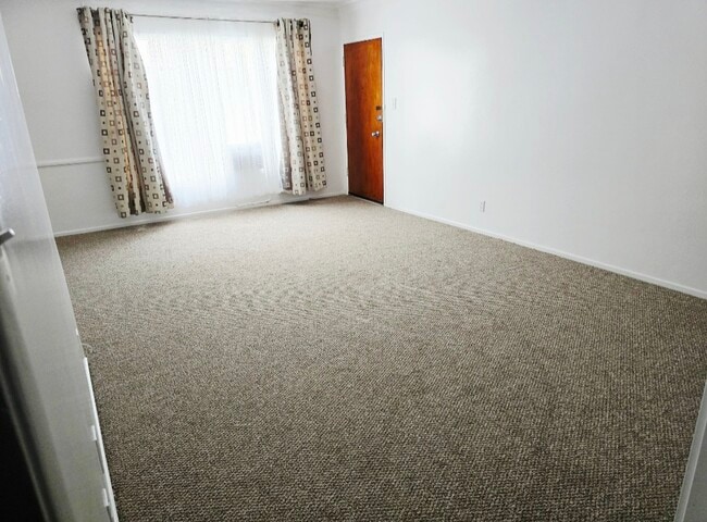Building Photo - 1610 Preuss Rd Unit P1 Rental