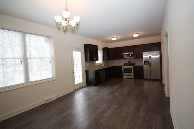 Photo - Waterford Ave Unidad 23A