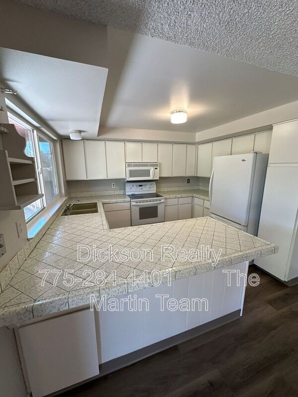 Photo - 462 Steffanie Way