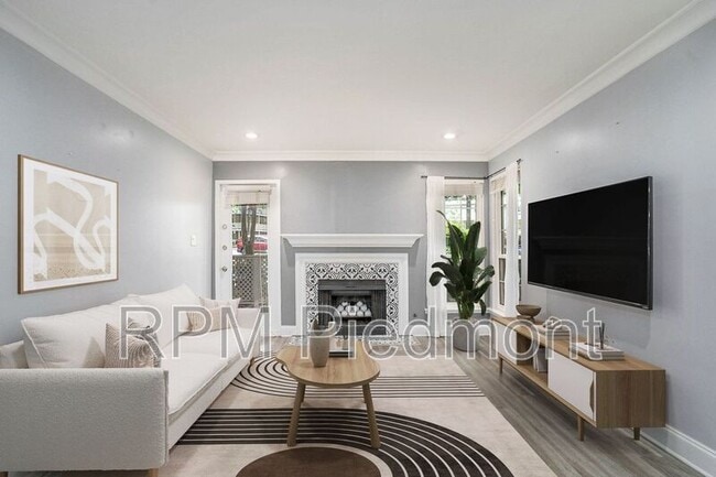 Building Photo - 6820 Glenridge Dr Unit APT C
