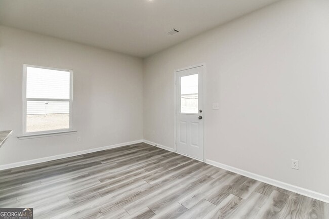 Photo - 160 Avondale Blvd SE