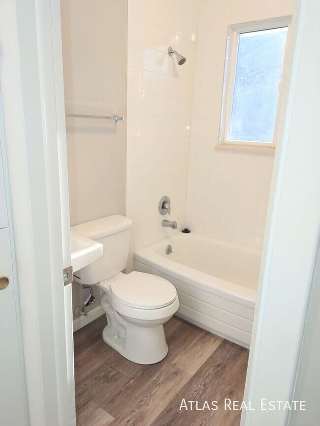 Photo - 960 W Moreno Ave