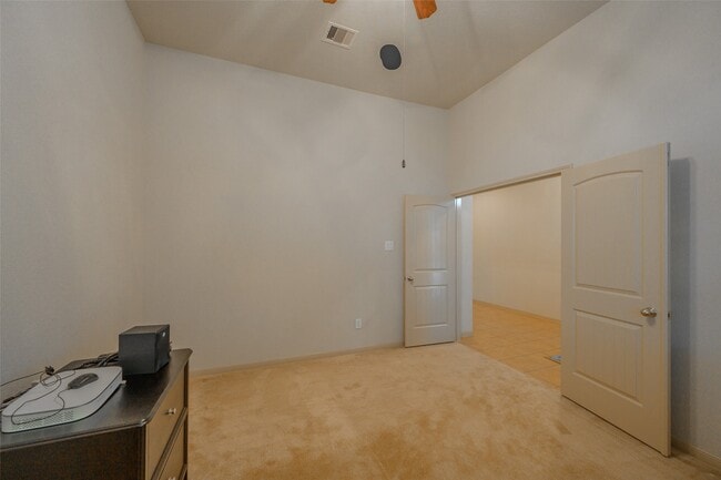 Building Photo - 12805 Shady Springs Dr Rental