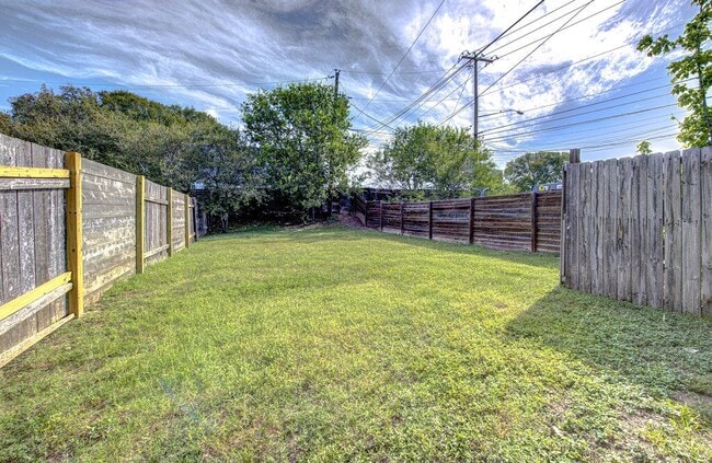 Photo - 2506 Manor Cir