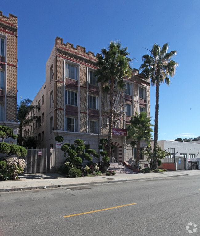 Edgemont & Banbury Manor Apartments For Rent in Los Angeles, CA