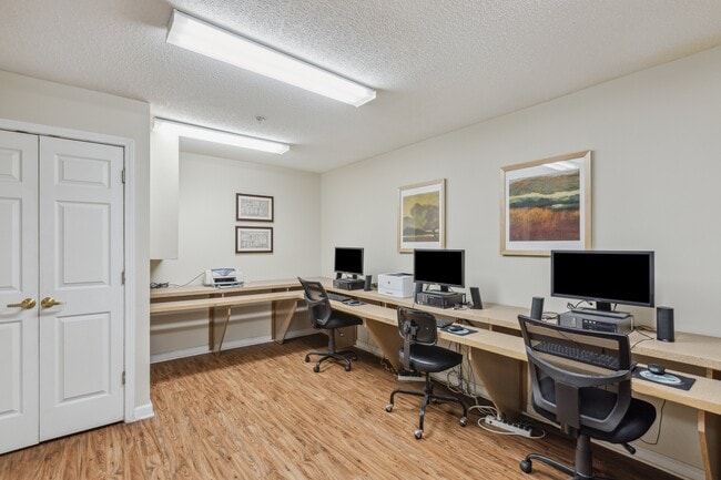 Photo - Columbia Colony Senior