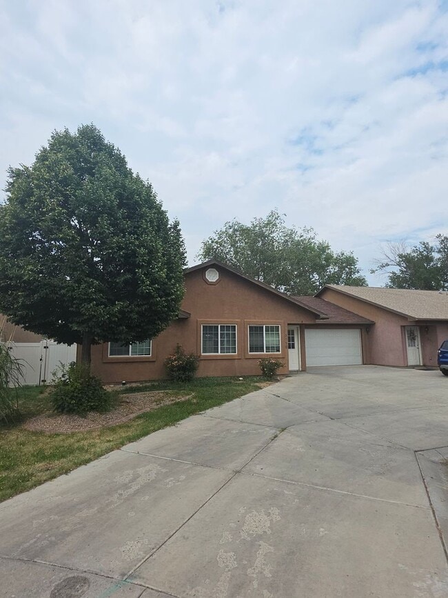 Building Photo - 3018 Oakwood Dr Unit 3A Rental