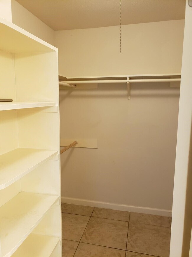 Photo - 16007 Glen Mar Dr