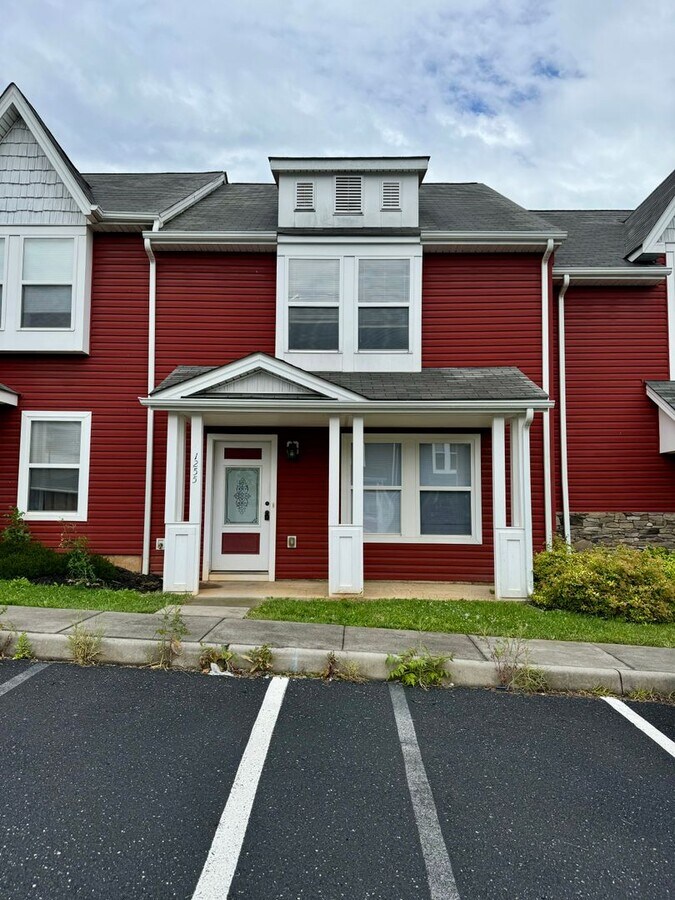 Townhouse for Rent in Beacon Hill - Townhouse for Rent in Beacon Hill