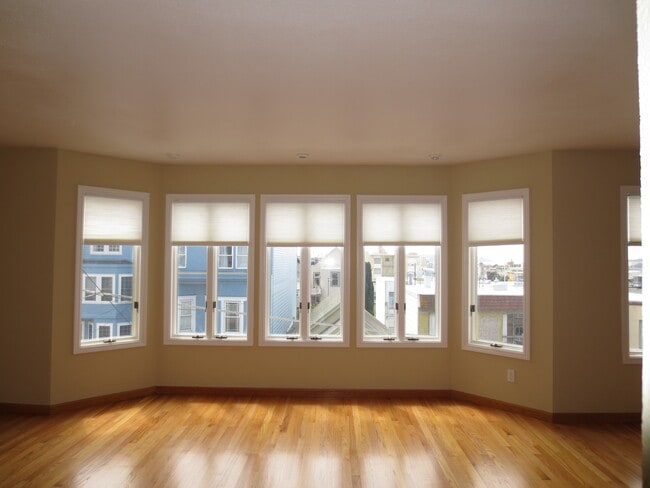 living room - 746 Spruce St Unit 3
