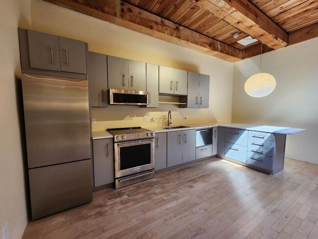 Photo - 749 Alto St