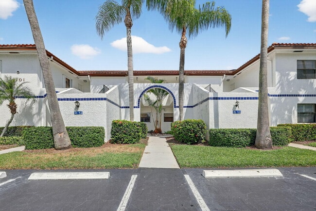 Building Photo - 6101 SE Landing Way Unit 11