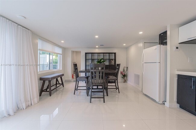 Photo - 521 SW 40th Ct