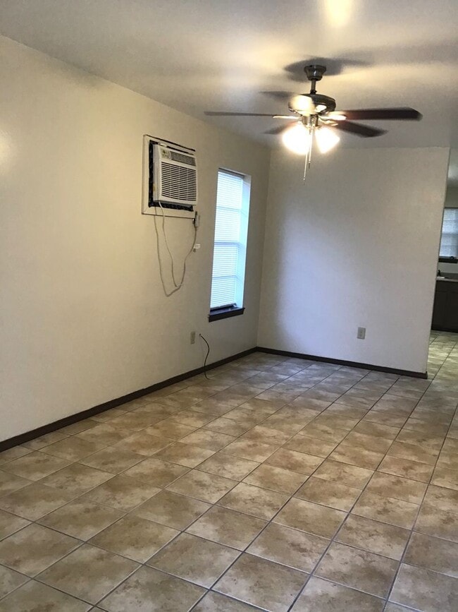 Photo - 2359 Elm Park Dr