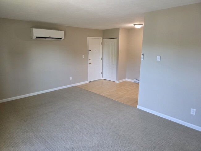 Photo - 308 Laval Hts Unidad #31