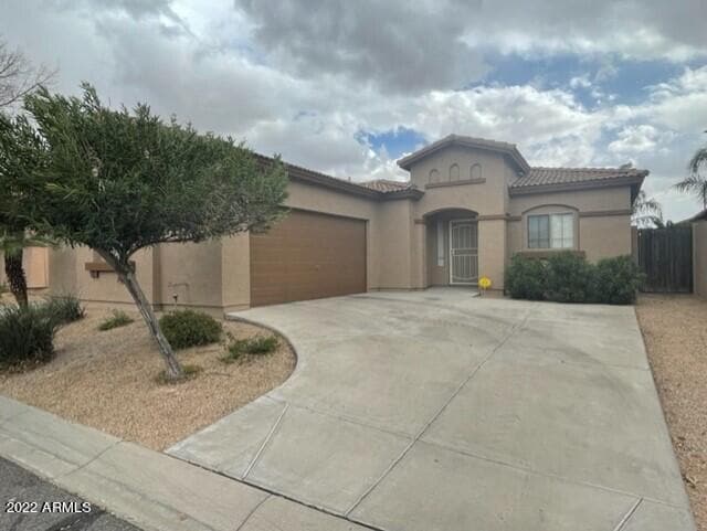 Building Photo - 553 E San Carlos Way