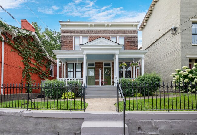 Photo - 333 W 9th St Townhome