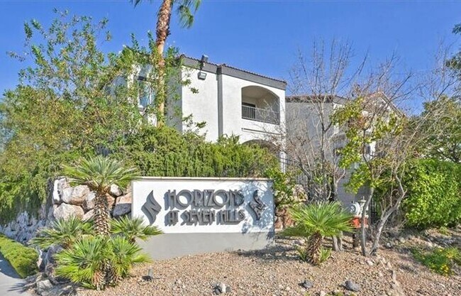 Photo - 950 Seven Hills Dr