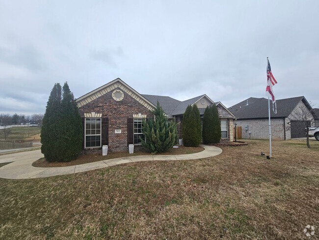 Building Photo - Nice 3 bedroom home.