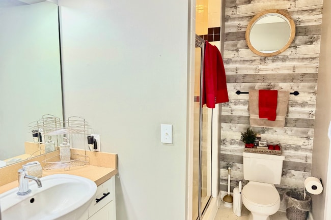 Photo - 677 N Alexander St