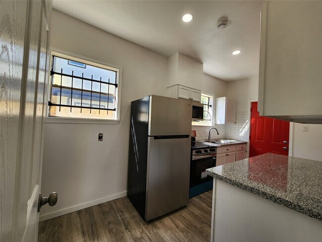 Photo - 2706 Berry St