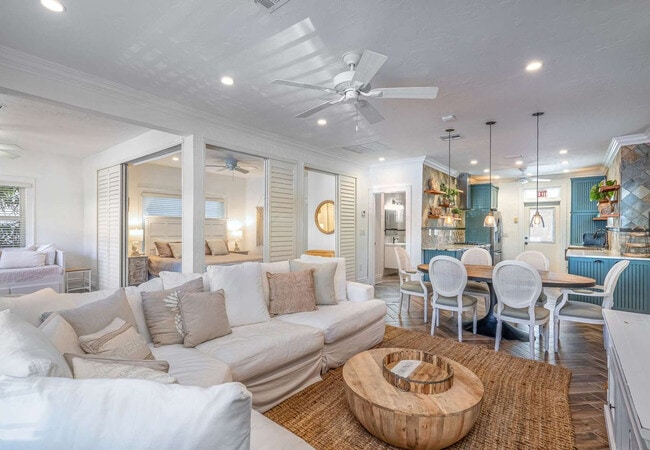 Building Photo - 322 Oregon St