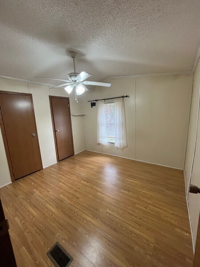 Photo - 2/2 located in Cleveland County