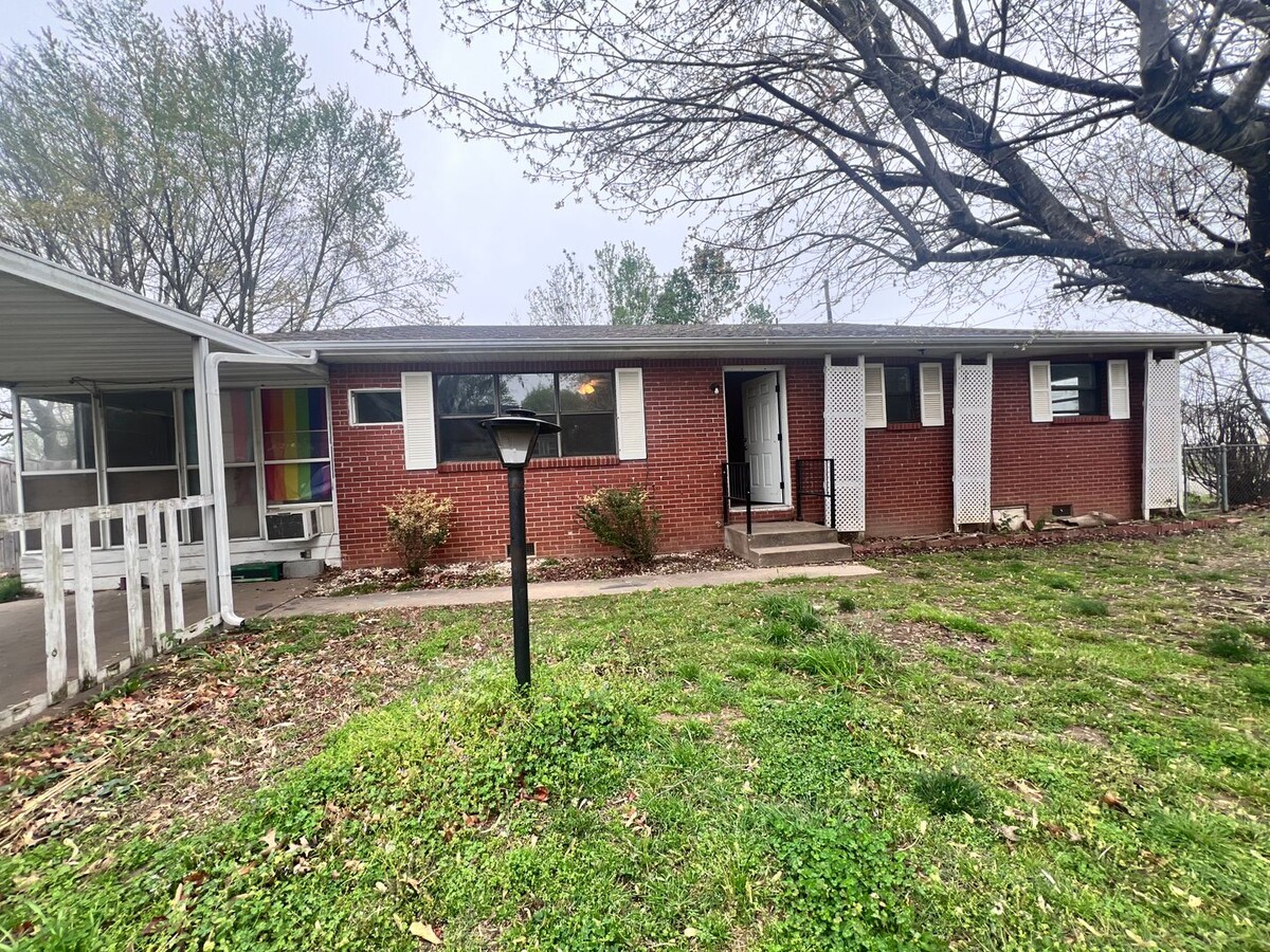 Cute House in Center of Town - Cute House in Center of Town