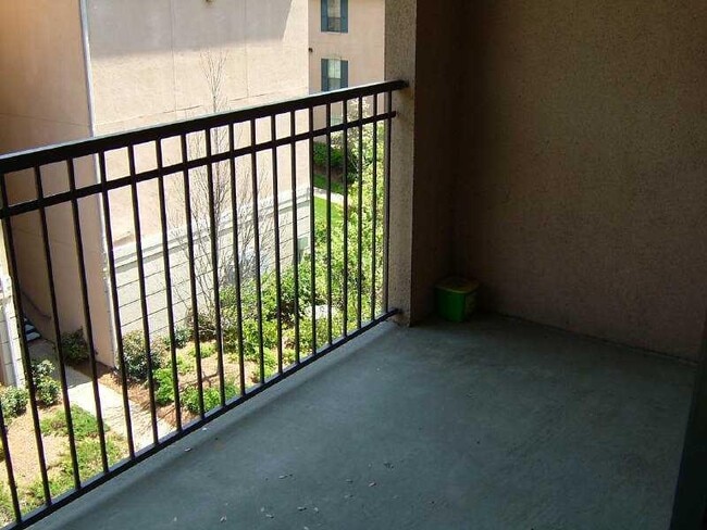 Photo - 3777 Peachtree Rd NE Unit 1035