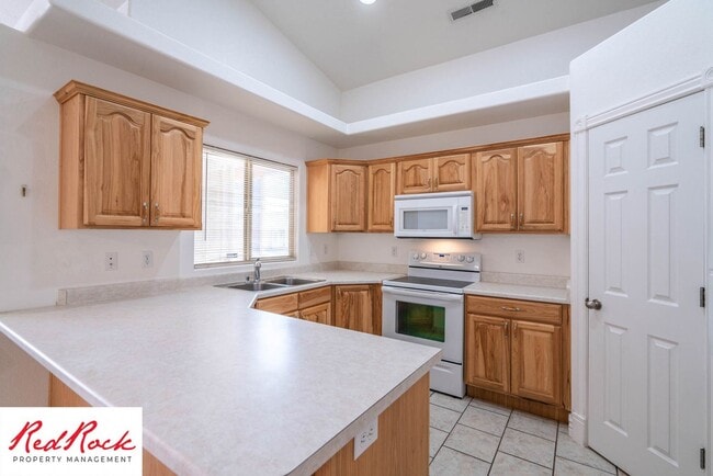 Photo - 2 Bedroom and 2 Bathroom Home near Quail C...