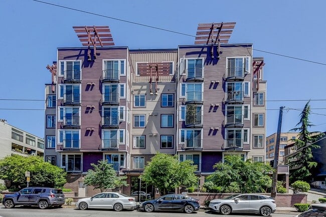 Space Need Views & 2 Parking Spots - Space Need Views & 2 Parking Spots Rental