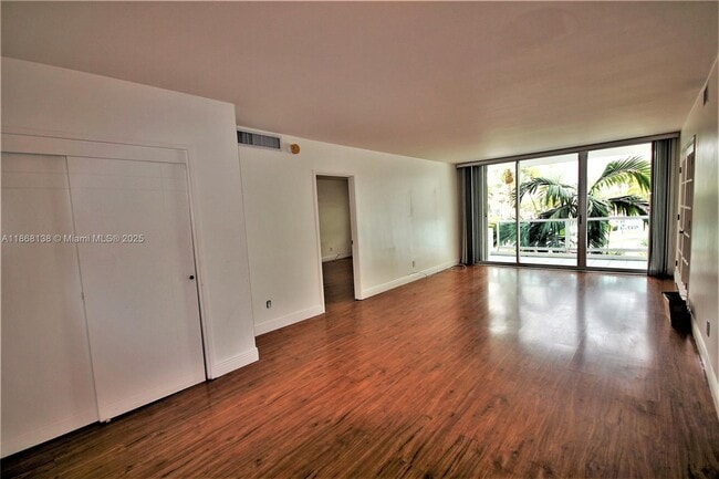 Photo - 5151 Collins Ave Unit 422